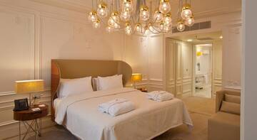 Фото номера Люкс с кроватью размера &quot;king-size&quot; Гостиница Crowne Plaza St. Petersburg-Ligovsky г. Санкт-Петербург 2