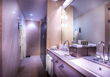 Фото номера Номер люкс SO VIP Гостиница Four Seasons Lion Palace г. Санкт-Петербург 3