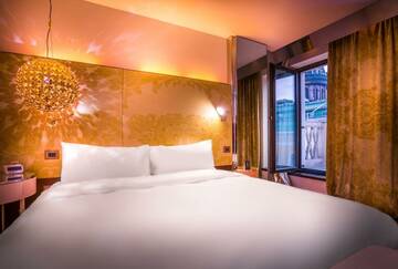 Фото номера Номер люкс SO VIP Гостиница Four Seasons Lion Palace г. Санкт-Петербург 2