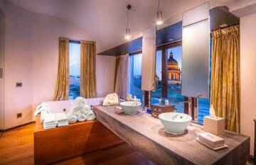 Фото номера Номер люкс SO VVIP Гостиница Four Seasons Lion Palace г. Санкт-Петербург 2