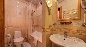 Фото номера Стандартный трехместный номер Гостиница Davidov Guest House г. Санкт-Петербург 5
