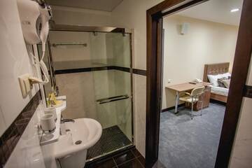 Фото номера Стандартный двухместный номер с 2 односпальными кроватями Отель Alex Aqua г. Санкт-Петербург 7