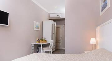 Фото номера Двухместный номер-люкс с 1 кроватью Гостиница Chalet de Provence Business Hotel г. Санкт-Петербург 8