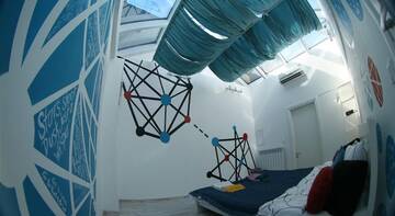 Фото номера Улучшенный двухместный номер  Гостиница Baby Lemonade Hostel г. Санкт-Петербург 5