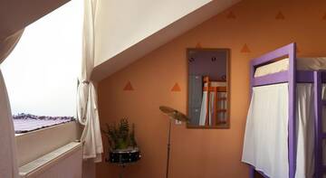 Фото номера 4-местный смешанный дорм Гостиница Baby Lemonade Hostel г. Санкт-Петербург 3