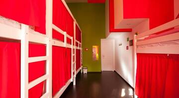 Фото номера 8-местный смешанный дорм Гостиница Baby Lemonade Hostel г. Санкт-Петербург 3