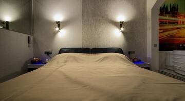 Фото номера Номер с кроватью размера &quot;king-size&quot; и гидромассажной ванной Гостевой дом Alex Hotel on Zvezdnaya г. Санкт-Петербург 8