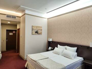 Фото номера Номер полулюкс с 1 двуспальной кроватью Гостевой дом The Bridge Hotel г. Санкт-Петербург 2
