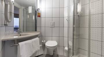 Фото номера Стандартный двухместный номер с 2 отдельными кроватями Гостиница Ибис г. Санкт-Петербург 5