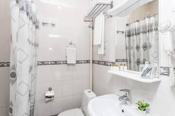 Фото номера Комфорт двухместный с 2 кроватями Гостиница White and Black Home г. Санкт-Петербург 3