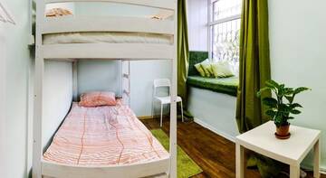 Фото номера Кровать в общем четырехместном номере для женщин Гостиница Lime Hostel г. Санкт-Петербург 3