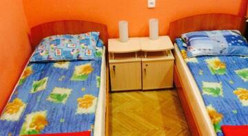 Фото номера Односпальная кровать в мужском общем номере Хостел Gosti na Grafskom г. Санкт-Петербург 4