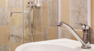 Фото номера Двухместный номер с 2 отдельными кроватями и душем Хостел Aquarel г. Санкт-Петербург 4