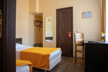 Фото номера 2-местная комната стандарт Гостиница Yellow Hotel г. Санкт-Петербург 2
