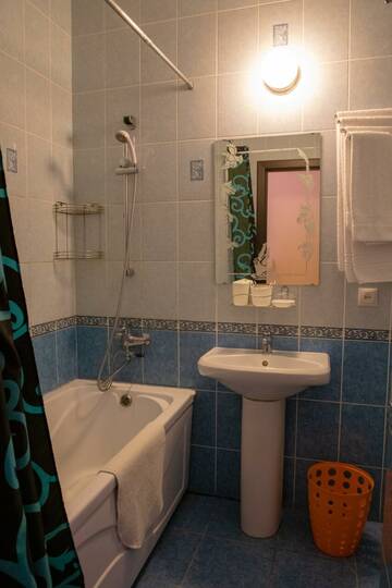 Фото номера 3-местная комната стандарт Гостиница Yellow Hotel г. Санкт-Петербург 6