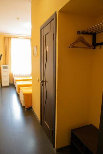 Фото номера 3-местная комната стандарт Гостиница Yellow Hotel г. Санкт-Петербург 3