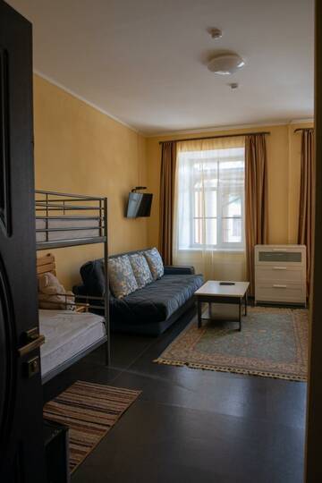 Фото номера 5-местная комната семейная Гостиница Yellow Hotel г. Санкт-Петербург 4