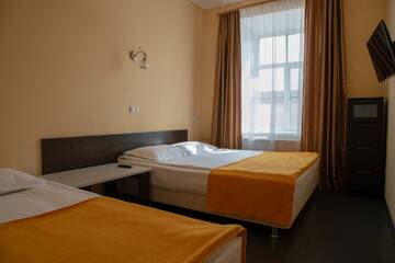 Фото номера 3-местная комната стандарт Гостиница Yellow Hotel г. Санкт-Петербург 2