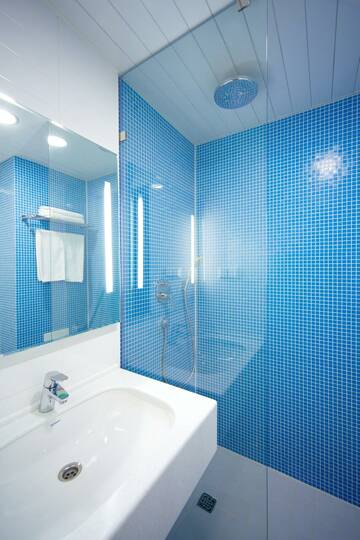 Фото номера Номер комфорт с 2 односпальными кроватями с видом Гостиница Best Western PLUS Centre Hotel г. Санкт-Петербург 12