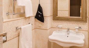 Фото номера Люкс с балконом Гостиница Levada Park-Hotel г. Санкт-Петербург 2