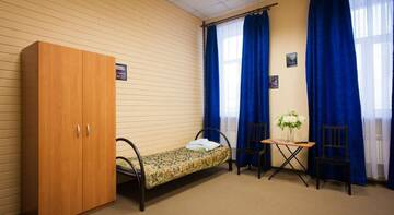 Фото номера Стандартный трехместный номер Гостиница Pestel Inn г. Санкт-Петербург 10