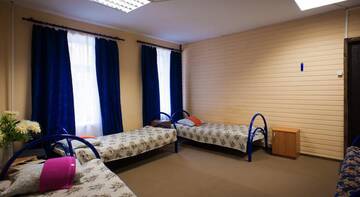 Фото номера Четырехместный номер с общей ванной комнатой Гостиница Pestel Inn г. Санкт-Петербург 6