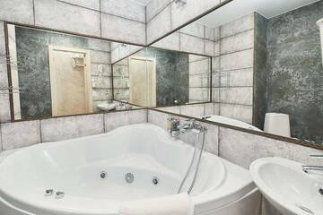 Фото номера Апартаменты с джакузи Апарт-отель TakeRoom Кронверская г. Санкт-Петербург 7