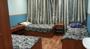 Фото номера Трехместный номер с собственной ванной комнатой Гостевой дом Mini-hotel Kaspiy г. Санкт-Петербург 2