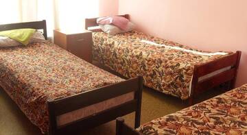 Фото номера Трехместный номер с общей ванной комнатой Хостел Lira Mini Hotel г. Санкт-Петербург 5