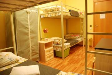Фото номера Кровать в 4-местной общей женской комнате Гостиница Hostel GoodHoliday г. Санкт-Петербург 5