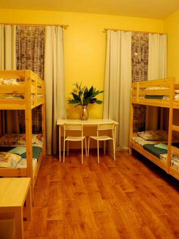 Фото номера Кровать в 8-местной общей мужской комнате Гостиница Hostel GoodHoliday г. Санкт-Петербург 4