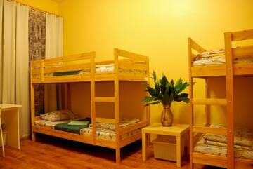 Фото номера Кровать в 8-местной общей мужской комнате Гостиница Hostel GoodHoliday г. Санкт-Петербург 5