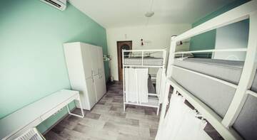 Фото номера Кровать в  четырехместном номере Хостел Мон Ами Хостел г. Санкт-Петербург 3