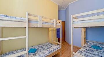 Фото номера Четырехместный номер с общей ванной комнатой Хостел Порт на Сенной г. Санкт-Петербург 2