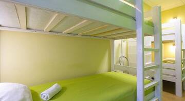 Фото номера Кровать в четырёхместной женской комнате Хостел CityLime Hostel г. Санкт-Петербург 4