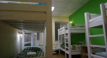 Фото номера Кровать в восьмиместной мужской комнате Хостел CityLime Hostel г. Санкт-Петербург 2