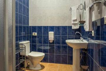 Фото номера Делюкс двухкомнатный с двумя отдельными кроватями Гостиница Друзья Обухов 3 г. Санкт-Петербург 2
