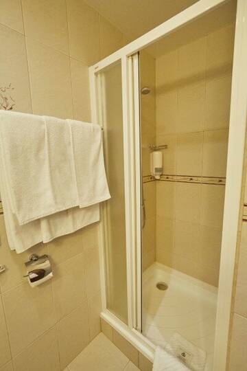 Фото номера standart triple family Гостиница Le Vashoff Hotel г. Санкт-Петербург 3