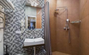 Фото номера Трехместный номер Отель Oversize Piter Hotel г. Санкт-Петербург 3