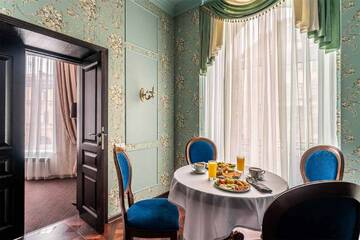 Фото номера Люкс с двуспальной кроватью «king-size», балконом, джакузи Гостиница Кравт Отель г. Санкт-Петербург 13
