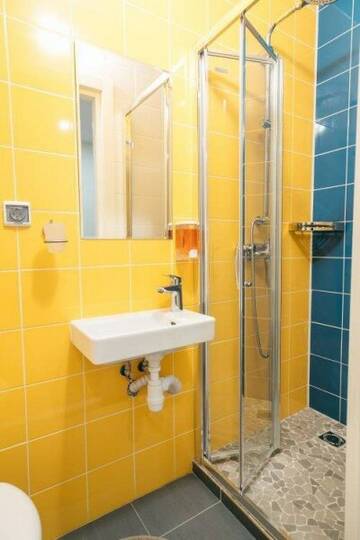 Фото номера Семейный номер с удобствами в номере Хостел Bigland House г. Санкт-Петербург 7