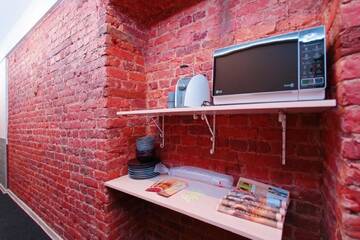 Фото номера Двухместный номер с 1 двуспальной или 2 отдельными кроватями, без окна Гостиница Аморе г. Санкт-Петербург 3