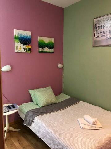 Фото номера Одноместная комната с собственной мини - кухней для 2 взрослых / Single or Twin room with private mini - kitchenette Апартаменты Итальянские комнаты и апартаменты Пио на Моховой г. Санкт-Петербург 11