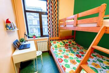 Фото номера Трехместный номер с окном Хостел Хостел Страна Чудес г. Санкт-Петербург 6