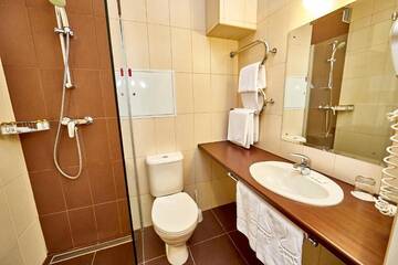 Фото номера Стандартный двухместный номер с 2 отдельными кроватями Гостиница Гостиница Россия г. Санкт-Петербург 6