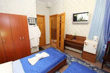 Фото номера Трехместный TRPL с тремя раздельными кроватями Гостевой дом  Геральда на Невском 126 г. Санкт-Петербург 4