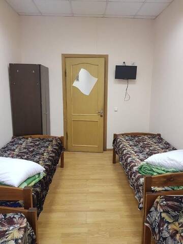Фото номера Четырехместный номер с общей ванной комнатой Мини-отель  Глобус г. Санкт-Петербург 4