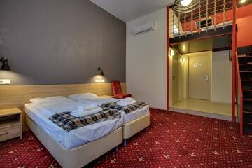 Фото номера Четырехместный номер Гостиница The RED by Center Hotels г. Санкт-Петербург 2