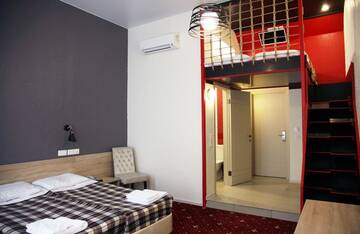 Фото номера Четырехместный номер Гостиница The RED by Center Hotels г. Санкт-Петербург 5
