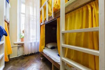 Фото номера Кровать в общем номере для мужчин и женщин с 10 кроватями Гостиница Ticket to Train Design Hostel г. Санкт-Петербург 2
